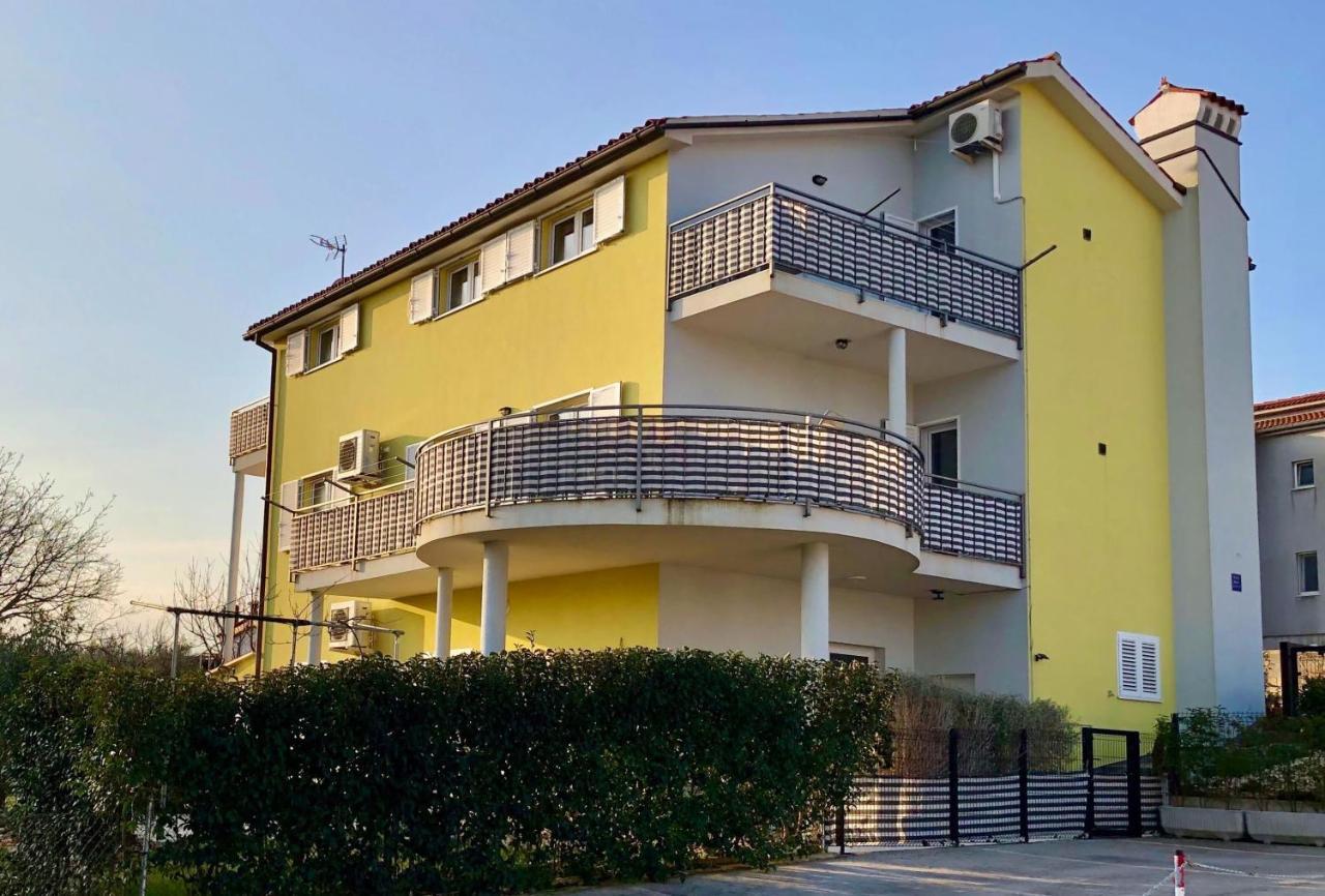 Goldfinch Estate Apartment Banjole Ngoại thất bức ảnh